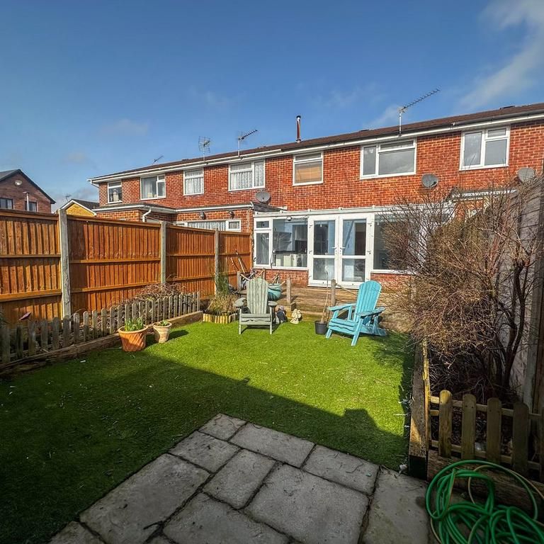 4 bedroom terraced house to rent - Photo 1