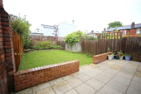 4 bedroom semi-detached house to rent - Photo 2