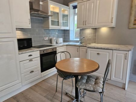 1 Bed Flat, Court Road, SO15 - Photo 2