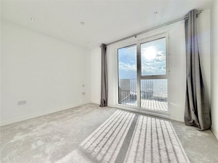 2 Cedrus Avenue, Southall, London, UB1 - Photo 4