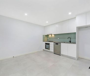 Modern Masterpiece – Split Level Two Bedroom Townhouse Style Apartm... - Photo 5