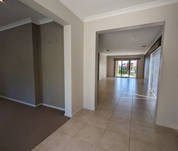 28 Victoria Cross Parade, Wodonga - Photo 1