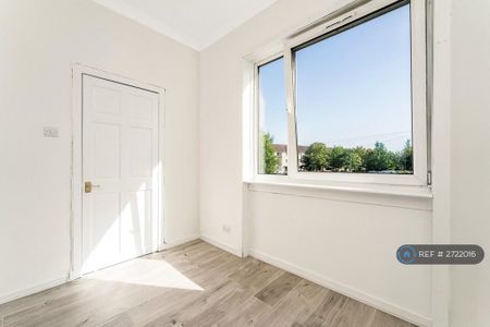 3 bedroom flat to rent - Photo 4