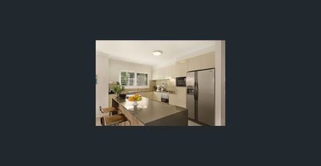 EXECUTIVE STYLE LIVING - WALK TO SCHOOLS AND TRANSPORT - Photo 5