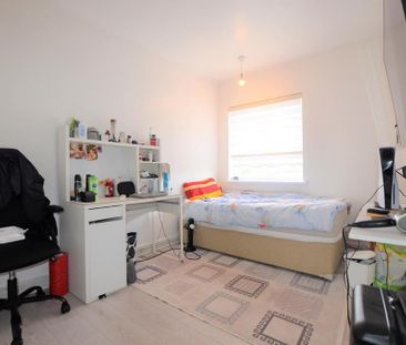 3 bedroom flat to rent - Photo 5
