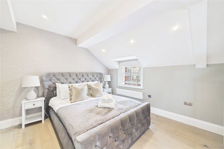 2 bedroom in The Forbury, Reading - Photo 3