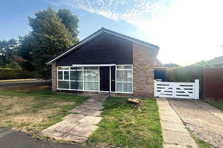 3 bedroom detached bungalow to rent - Photo 3
