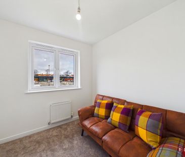 3 bedroom semi-detached house to rent - Photo 1