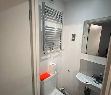 1 Bed Flat, Morrish Road, SW2 - Photo 2