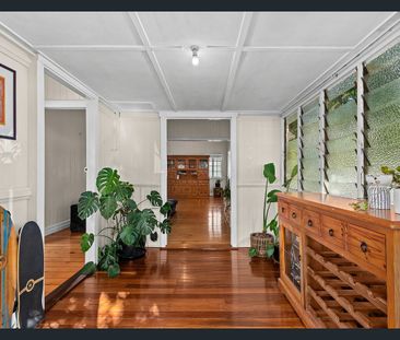 Beautifully renovated north-facing character family home. - Photo 6