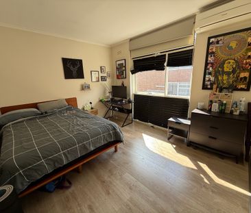 St Kilda East - Photo 2