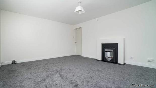 3 bedroom property to rent in Linwood - Photo 1