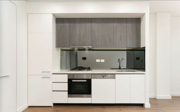 Waterloo Modern one bedroom apartment for rent!! - Photo 1