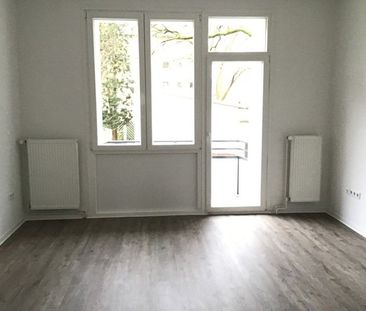 Moderne Wohnung im Hochparterre mit Balkon. Frisch für Sie renoviert. - Photo 4