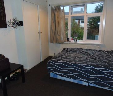 4 bedroom semi-detached house to rent - Photo 3