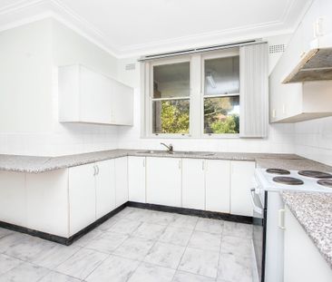 30 Sugarloaf Crescent, Castlecrag NSW 2068 - House For Rent | Domain - Photo 4