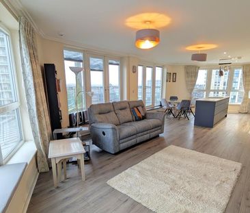 Station Approach, Woking, Surrey, GU22 - Photo 3