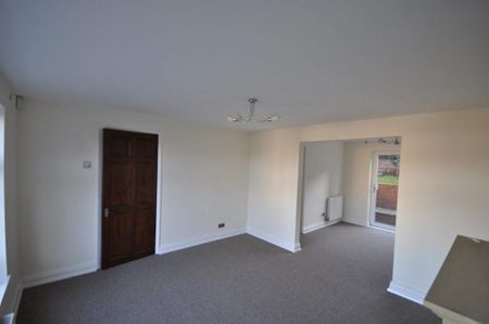 3 bedroom semi-detached house to rent - Photo 4