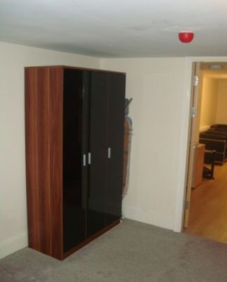 1 Bed Self contained - Student flat Fallowfield for Couple - Photo 1