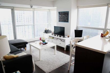 For Lease - 386 Yonge Street Unit# 2415, Toronto, Ontario - Photo 2