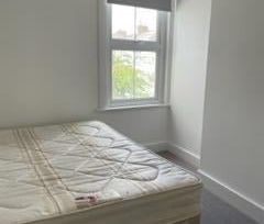 2 Bed Flat, Upper Floor, SW18 - Photo 5