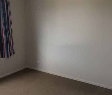 Elevated Two-bed home with beautiful views to Rent - Photo 4