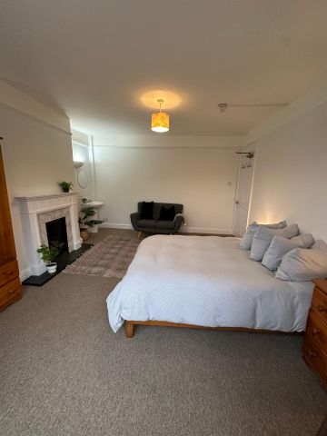 West Wycombe Road - Photo 2