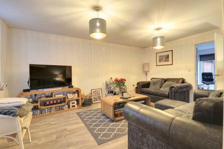 4 bedroom detached house to rent - Photo 2