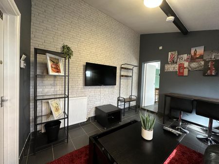 2 bedroom flat to rent - Photo 2