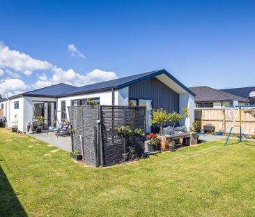 Modern Comfort in Ravenswood - Photo 5