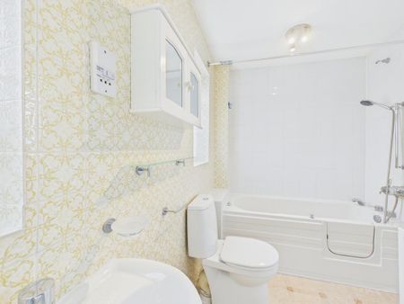 3 bedroom detached house to rent - Photo 2