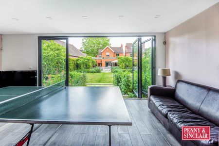 4 bedroom detached house to rent - Photo 3