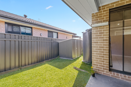 Modern, fresh and move into a ready family home! - Photo 3