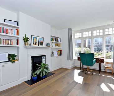 An impressive Edwardian home on a sought after side road - Photo 1