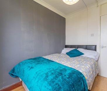 Room in a Shared House, Halyard House, E14 - Photo 6