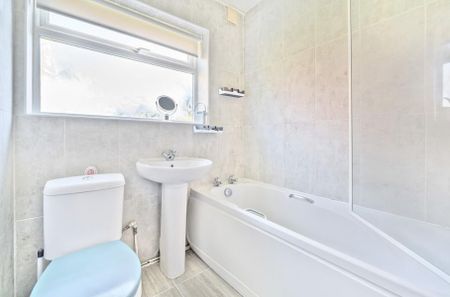 2 bedroom maisonette to rent - Photo 5