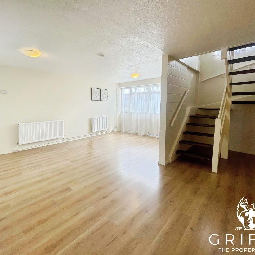 Hobart Road, Tilbury, RM18 - Photo 1