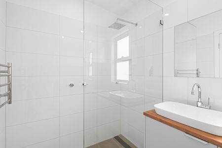 33A Wollstonecraft Avenue, Avalon Beach NSW 2107 - House For Rent | Domain - Photo 5
