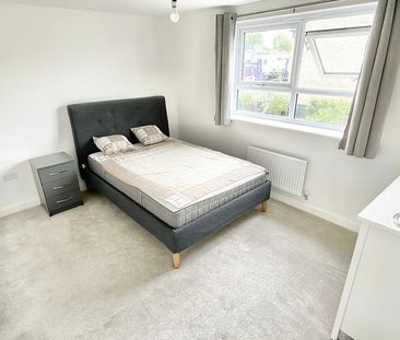 1 bedroom in a flat share to rent - Photo 3