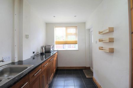 2 bedroom semi-detached house to rent - Photo 3