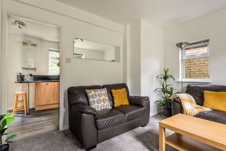 5 Bed Semi-Detached House, Hillside, BN2 - Photo 5