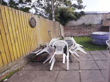 Semi-detached house to rent on - Photo 3