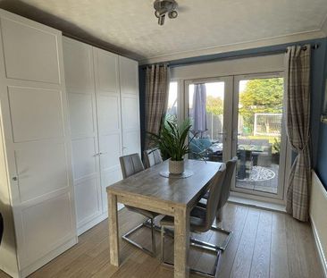 3 bedroom semi-detached house to rent - Photo 2