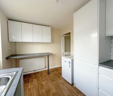 2 bedroom end of terrace house to rent - Photo 1