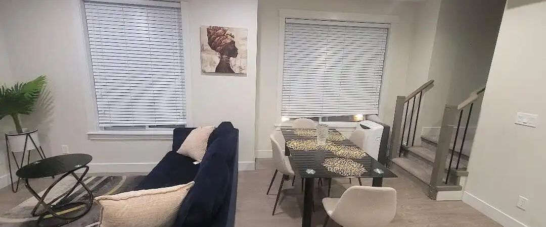 Fully furnished 3bed + Den and 2.5 bath townhouse — 3 Bedrooms+ Den Townhouse - Photo 1