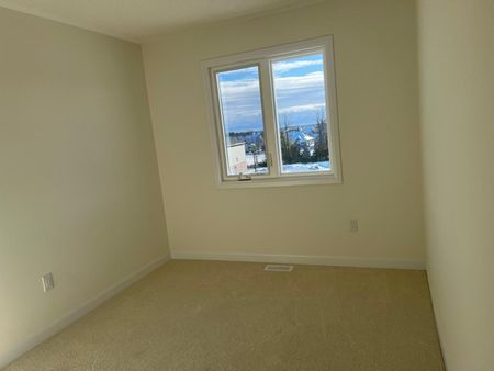 For Lease - 85 Royal Oak Crescent, Loyalist, Ontario - Photo 2