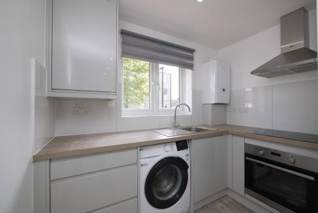 4 bedroom terraced house to rent - Photo 4