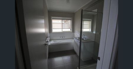 Spacious Family Home - Photo 5