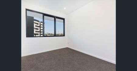 Stunning 2 Bedroom Apartment in Lively Community - Photo 5