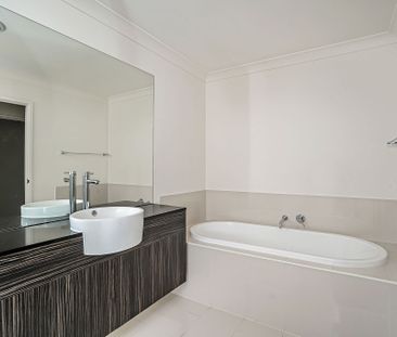 EXECUTIVE TOWNHOUSE - Photo 6